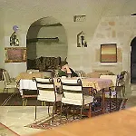 The Village Cave 酒店