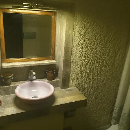 Ξενοδοχείο The Village Cave