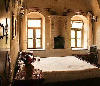 The Village Cave فندق