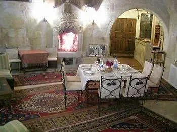فندق The Village Cave
