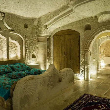 The Village Cave فندق 4*