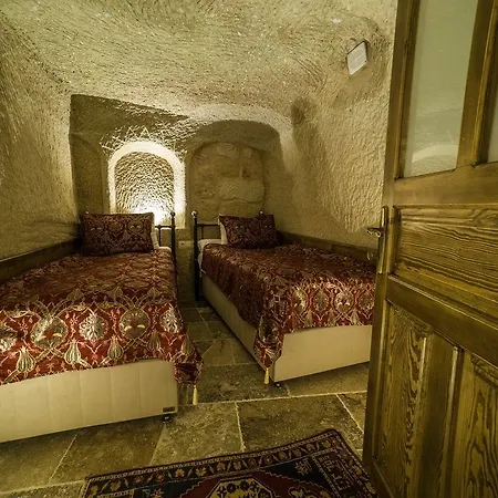 Szálloda The Village Cave 4*