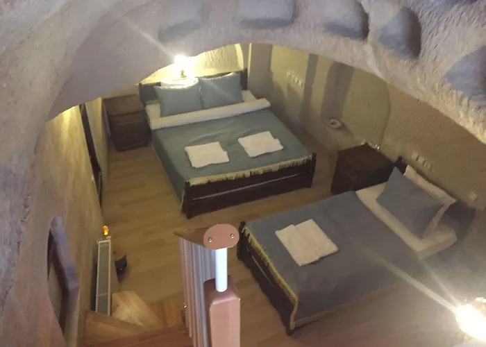 The Village Cave Γκόρεμε