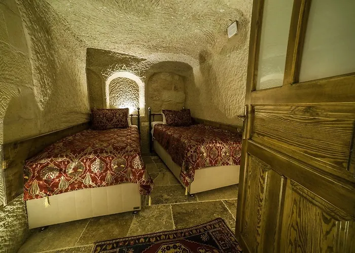 Hotel The Village Cave 4*